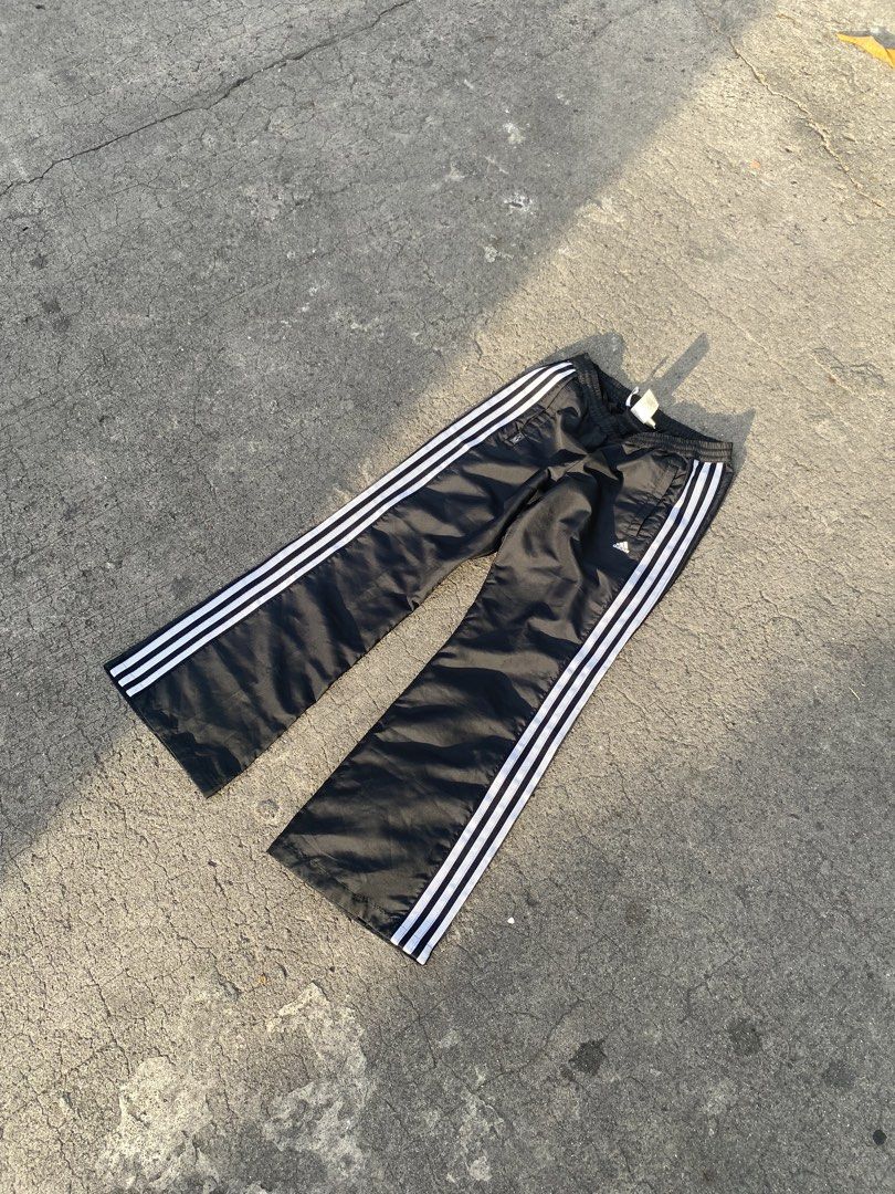 ADIDAS PANTS (Category: Activewear) located in Muntinlupa City. Submitted by denrik (Listing ID 1460680284, Image 1). Description: Adidas pants - 400 W/line - 27inc Length - 30inc .