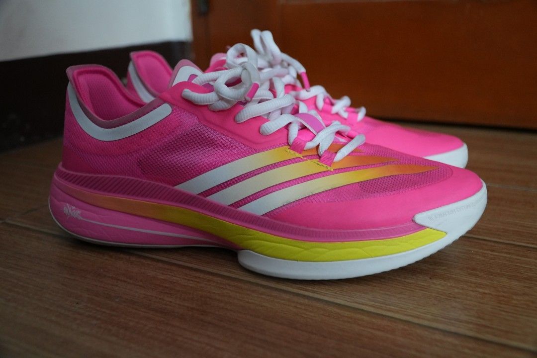 Adidas Select 3.0 KQ x Quiccs (Category: Sneakers) located in Urdaneta. Submitted by marky2428 (Listing ID 1460697907, Image 3). Description: very good appearance 9/10 color has sole sep minimal nadikit ko na yung iba size 9mens 2,000 na lang.