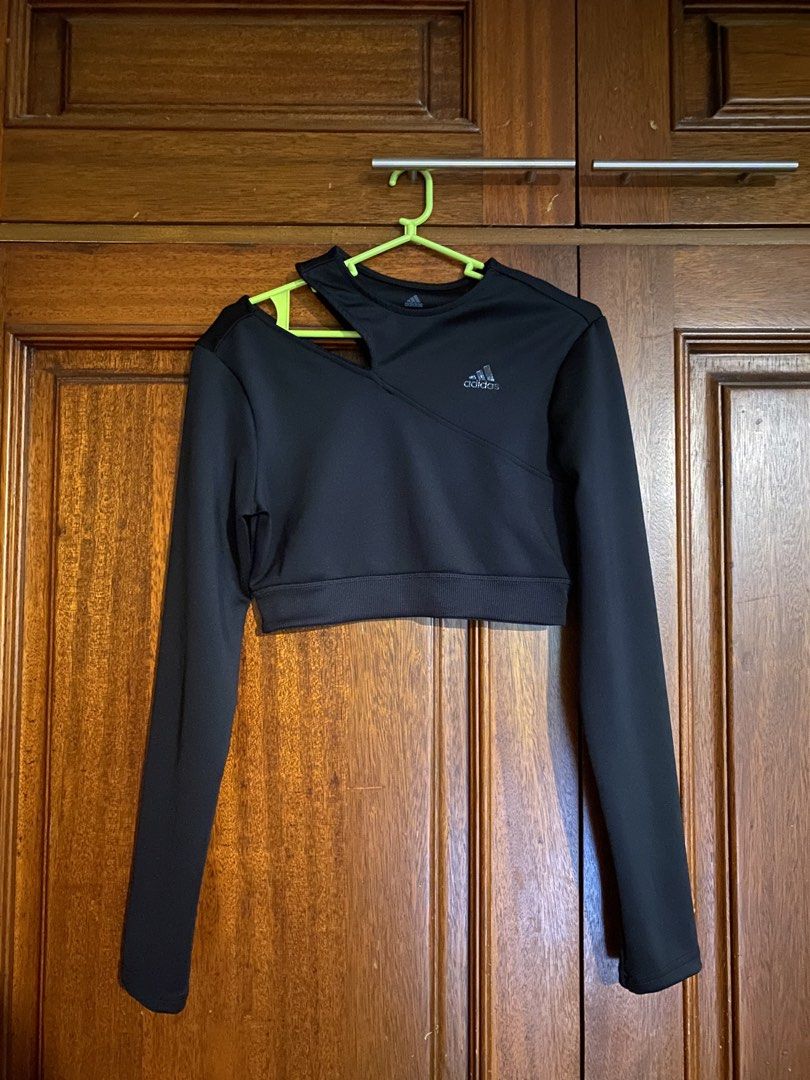 Adidas Hyperglam Training Top (Category: Activewear) located in Guagua. Submitted by tinni.mendi19 (Listing ID 1460595142, Image 1). Description: Authentic Adidas Black cut-out long sleeve cropped top activewear amazing for dancing! Size: US 6 (M) In good condition Bought in Sydney, Australia RFS: not my style Preferably Gcash payment and J&T delivery.