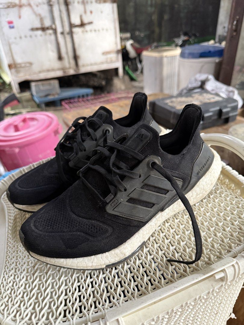 Adidas Ultraboost 22 Black (Category: Casual Shoes) located in Manila. Submitted by fiercewolf_8cf819 (Listing ID 1460599251, Image 1). Description: Authentic Adidas Ultraboost 22 Black 👉🏻Authentic 100% (money back guaranteed if proven fake) 👉🏻8/10 Condition. Only needs professional cleaning 👉🏻Padala from US, won’t be able to use since 8.5 size. I’m 9 US Men’s. 👉🏻Can ship via J&T/LBC shipping fee c/o buyer. Mas cheap pag J&T. 👉🏻Price st