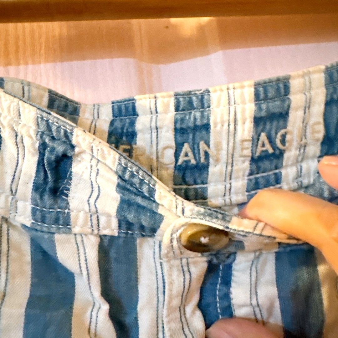 AEO Stripes Soft Denim Jeans (Category: Jeans) located in Manila. Submitted by withlovesam (Listing ID 1460625089, Image 2). Description: waist 25-26.