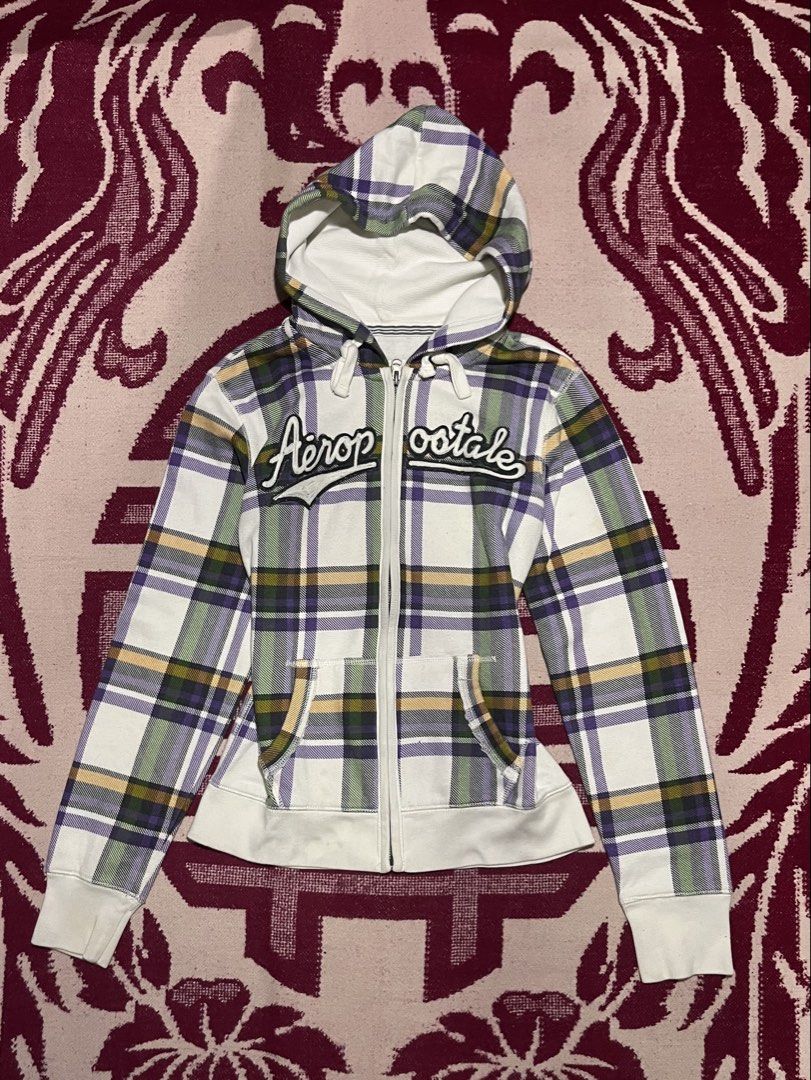 Aeropostale hoodie jacket (Category: Coats, Jackets and Outerwear) located in Naga. Submitted by it_station (Listing ID 1460647101, Image 1). Description: s-m.