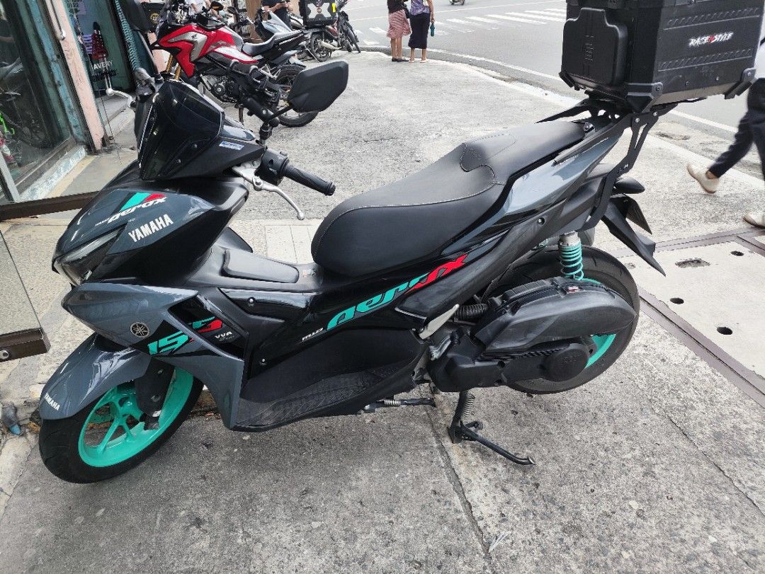 Aerox V2 2025 (Category: Motorbikes for Sale) located in Cainta. Submitted by jasonwagay60784 (Listing ID 1460534566, Image 1). Description: Aerox v2 2025 April 5,700 Odo Unli check Pwede scan para panatag ka All stock napalitan lang shock sa likod Nakuha ko yan mismo sa 1st owner kaya naka name sakin Issue ung scratch Performance No issue Next renewal april 2028 Pa Top box and bracket not included Not rush pass sa buy and sell na barat 96,*00nal