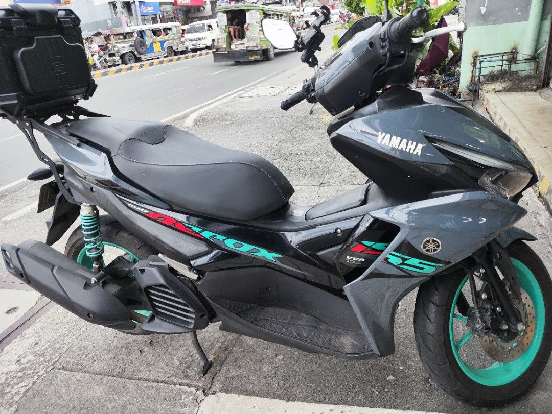 Aerox V2 2025 (Category: Motorbikes for Sale) located in Cainta. Submitted by jasonwagay60784 (Listing ID 1460534566, Image 2). Description: Aerox v2 2025 April 5,700 Odo Unli check Pwede scan para panatag ka All stock napalitan lang shock sa likod Nakuha ko yan mismo sa 1st owner kaya naka name sakin Issue ung scratch Performance No issue Next renewal april 2028 Pa Top box and bracket not included Not rush pass sa buy and sell na barat 96,*00nal
