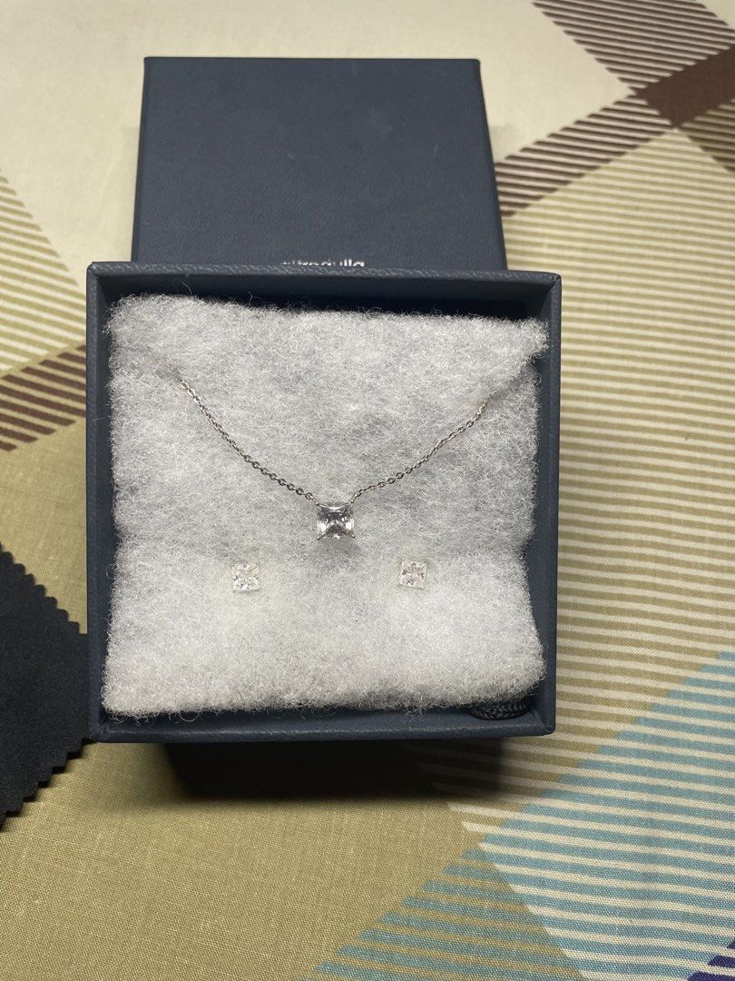 Afredulla Solitaire Necklace & Earrings Set (Category: Necklaces) located in Manila. Submitted by ellie_owl (Listing ID 1460634348, Image 3). Description: Bought this necklace two years ago, along with the earrings, which were priced separately.Necklace: Solitaire Asscher L (Original Price: ₱6,880)Earrings: M Princess Classic 0.4CT E (Original Price: ₱3,994)Selling both now as a set for a lowest price of ₱5,000 (negotiable)!Slightly used—halos na