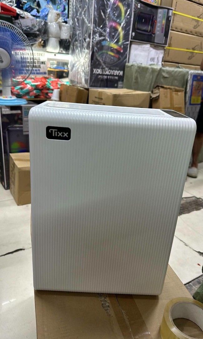 Air purifier (Category: Air Purifiers & Dehumidifiers) located in Manila. Submitted by nixdcruz (Listing ID 1460677220, Image 1). Description: Air purifier.