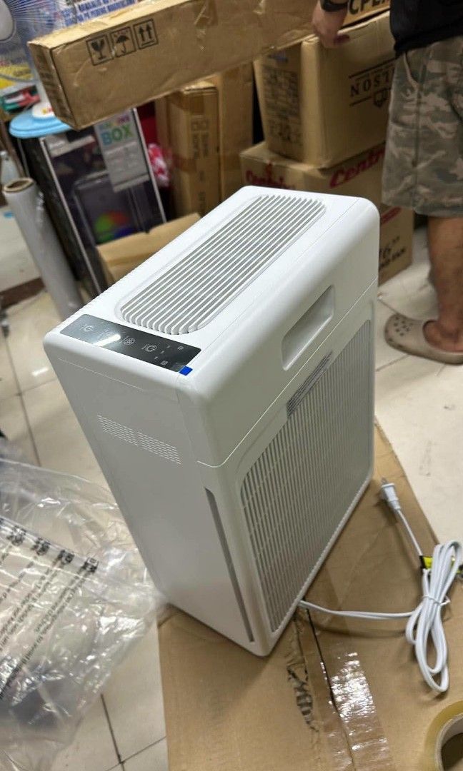 Air purifier (Category: Air Purifiers & Dehumidifiers) located in Manila. Submitted by nixdcruz (Listing ID 1460677220, Image 3). Description: Air purifier.