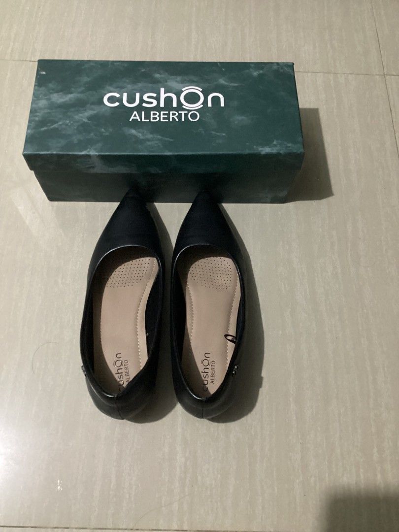 ALBERTO CushOn Gail Low Pumps – Black (Category: Heels) located in Rodriguez. Submitted by collectivebyj (Listing ID 1460515528, Image 3). Description: READ CAREFULLY! • Size: 38 / 10.62 inch (Iba po sizing ng Alberto) • Color: Black • Original price: ₱1,499 • Condition: Good condition • With original box • Has a slight damage/scratch on the tip and in medial side, but it is not very noticeable. Perfect for office wear, formal events, interviews,