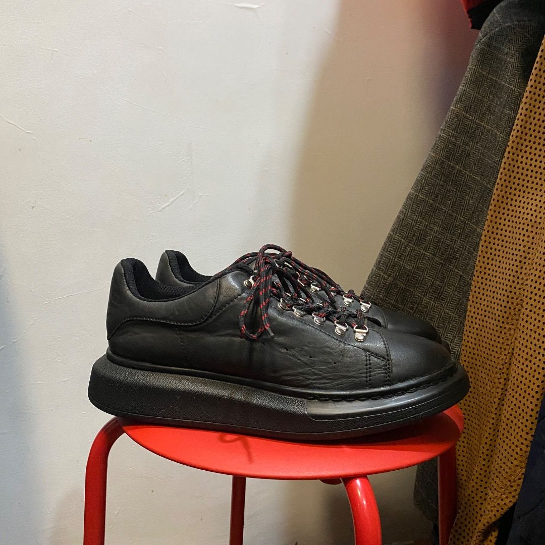 Alexander McQueen Hybrid Hiking 44 (Category: Casual Shoes) located in Antipolo. Submitted by bentakahitanoano (Listing ID 1460694954, Image 2). Description: Still in good shape Size 44 Plenty of life left - normal sign of usage - creases and scuff - fading on back print logo - has been re-glue.