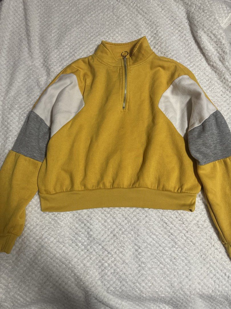 8 pcs All branded Hoodies as pack (Category: Coats, Jackets and Outerwear) located in Pasig City. Submitted by s4sayaki (Listing ID 1460682250, Image 1). Description: -Decluttering.