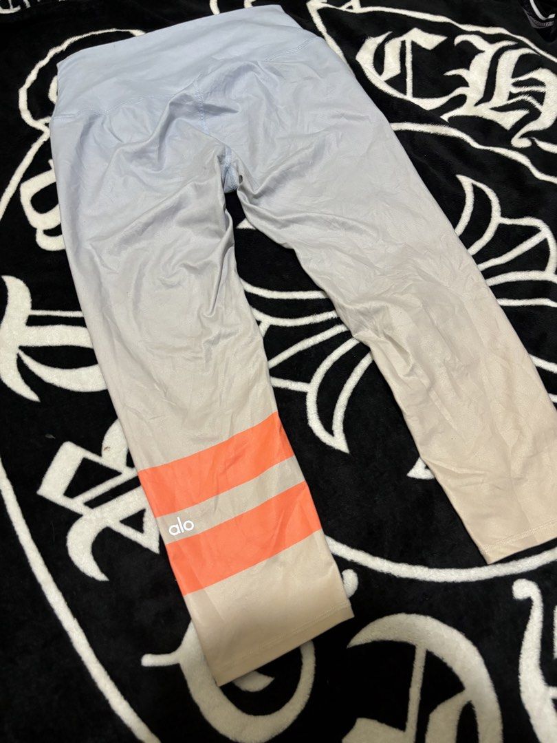 Alo (Category: Activewear) located in Taguig. Submitted by dcltrng. (Listing ID 1460690757, Image 3). Description: Alo yoga gradient Size medium Waist 26-32 Length 30 Can pass as brand new Authentic No issue.
