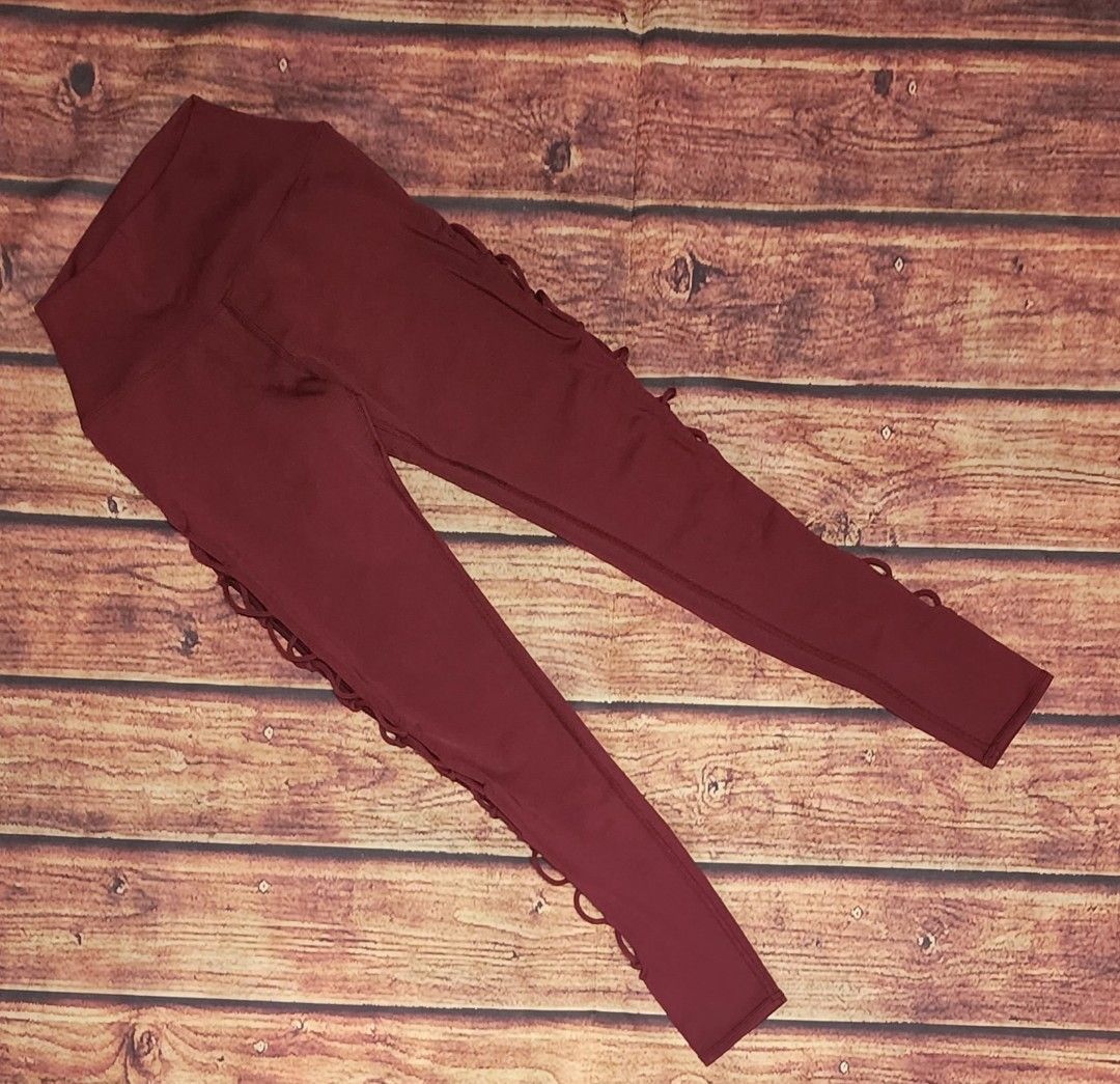 Alo Yoga Interlace Legging (Category: Activewear) located in La Trinidad. Submitted by outfitt (Listing ID 1460560873, Image 2). Description: size XS (will fit small, please check laid flat measurement) HIGH RISE body sculpting fit ❌️ NO to LOW ballers.PLEASE.