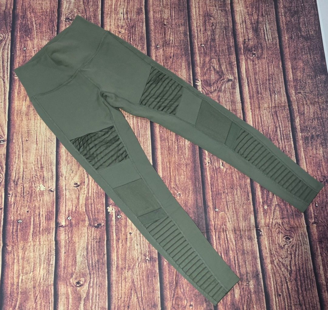 Alo Yoga Moto Legging (Category: Activewear) located in La Trinidad. Submitted by outfitt (Listing ID 1460552059, Image 2). Description: EXCELLENT USED CONDITION OVERALL NO MAJOR ISSUES.. light pilling ; nothing significant -Hi Rise -quilted stitching -sculpting, contouring fit -best to fit semi medium to medium frame (please check measurement if the fit is right for you) ❌️ NO to LOW ballers.PLEASE.