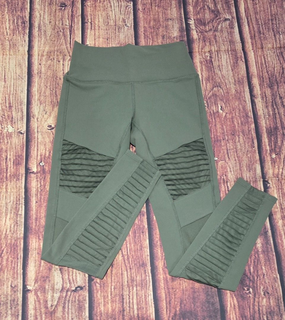 Alo Yoga Moto Legging (Category: Activewear) located in La Trinidad. Submitted by outfitt (Listing ID 1460552059, Image 3). Description: EXCELLENT USED CONDITION OVERALL NO MAJOR ISSUES.. light pilling ; nothing significant -Hi Rise -quilted stitching -sculpting, contouring fit -best to fit semi medium to medium frame (please check measurement if the fit is right for you) ❌️ NO to LOW ballers.PLEASE.