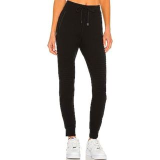 (Category: ) located in . Submitted by outfitt (Listing ID 1460568881, Image 1). Description: .