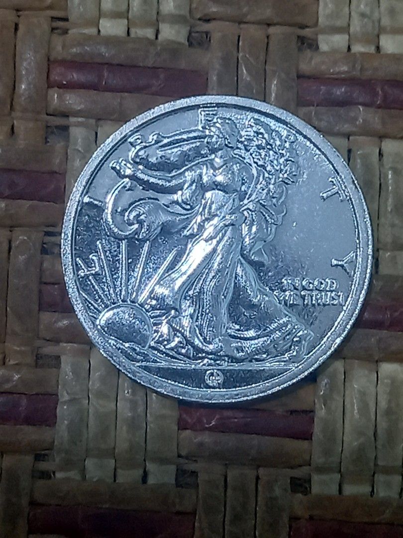 American Silver Eagle Coin (Category: Currency) located in Subic. Submitted by regiegabriel29 (Listing ID 1460522707, Image 2). Description: - Authentic American Silver Eagle coin - Features the classic bald eagle design - Minted in the USA - Ideal addition for any coin collector's portfolio.