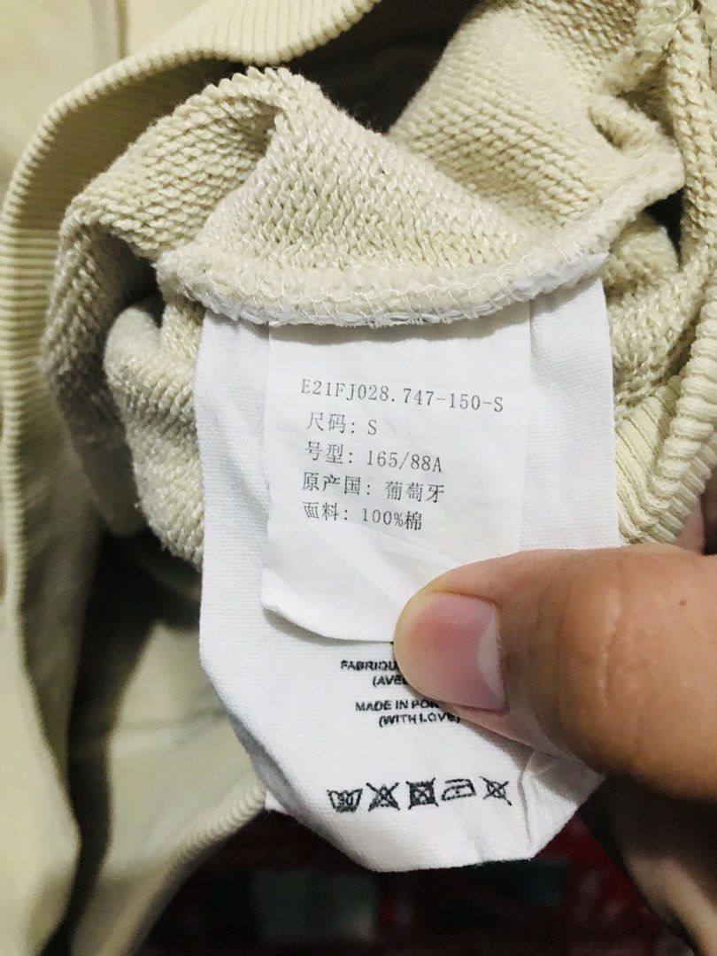 Ami (Category: Luxury Apparel) located in Pozorrubio. Submitted by ghettogoods (Listing ID 1460710136, Image 3). Description: multiple penholes sa mga stitching.
