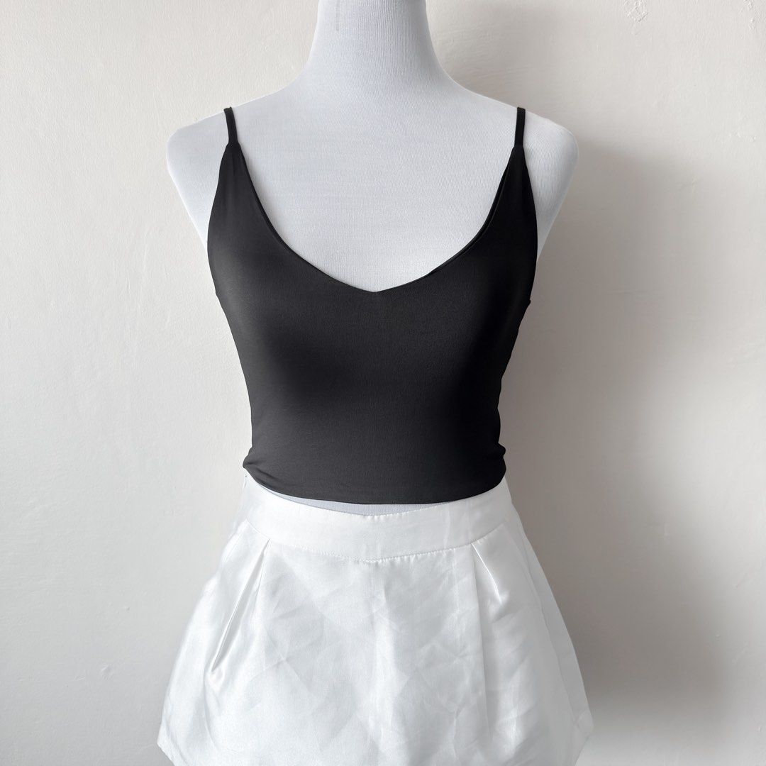 Amisu Seamless Crop Cami (Category: Others Tops) located in Antipolo. Submitted by rosywardrobe (Listing ID 1460679774, Image 2). Description: 🎀 MAKE READING A HABIT 🎀 • No order form, no reservation! • Strictly 1 day reservation • Payment first before order processing • No return, No exchange • Don’t make an offer if you’re not 100% sure • No shipping every weekends — PAYMENT CHANNELS — • GCash • Gotyme • Maya • BDO • BPI • Unionbank — DELIVER