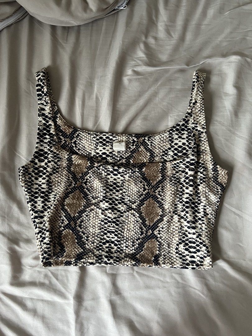 animal printed tank top (Category: Others Tops) located in Quezon City. Submitted by luckysellsxoxo (Listing ID 1460591842, Image 1). Description: - size M but fits XS-semi M.