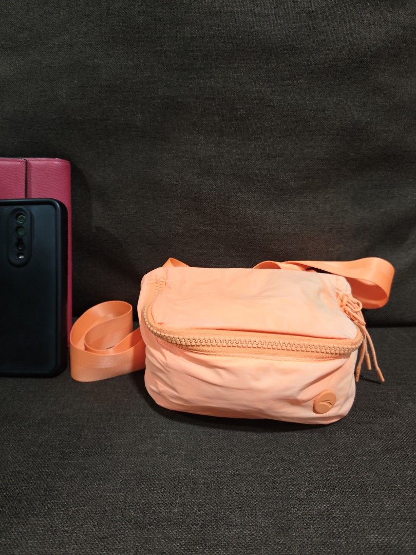 Anta mini sling/body bag (Category: Cross-body Bags) located in Pili. Submitted by zaneombao03491 (Listing ID 1460644267, Image 1). Description: .