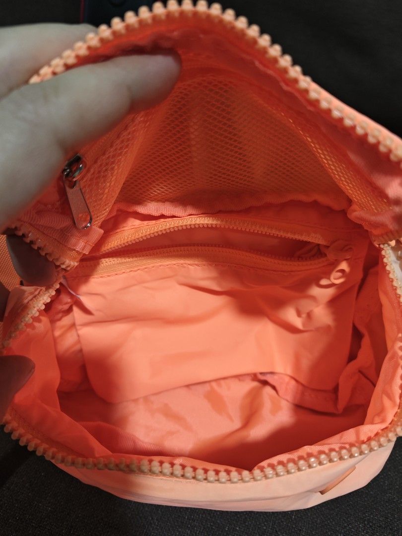 Anta mini sling/body bag (Category: Cross-body Bags) located in Pili. Submitted by zaneombao03491 (Listing ID 1460644267, Image 3). Description: .
