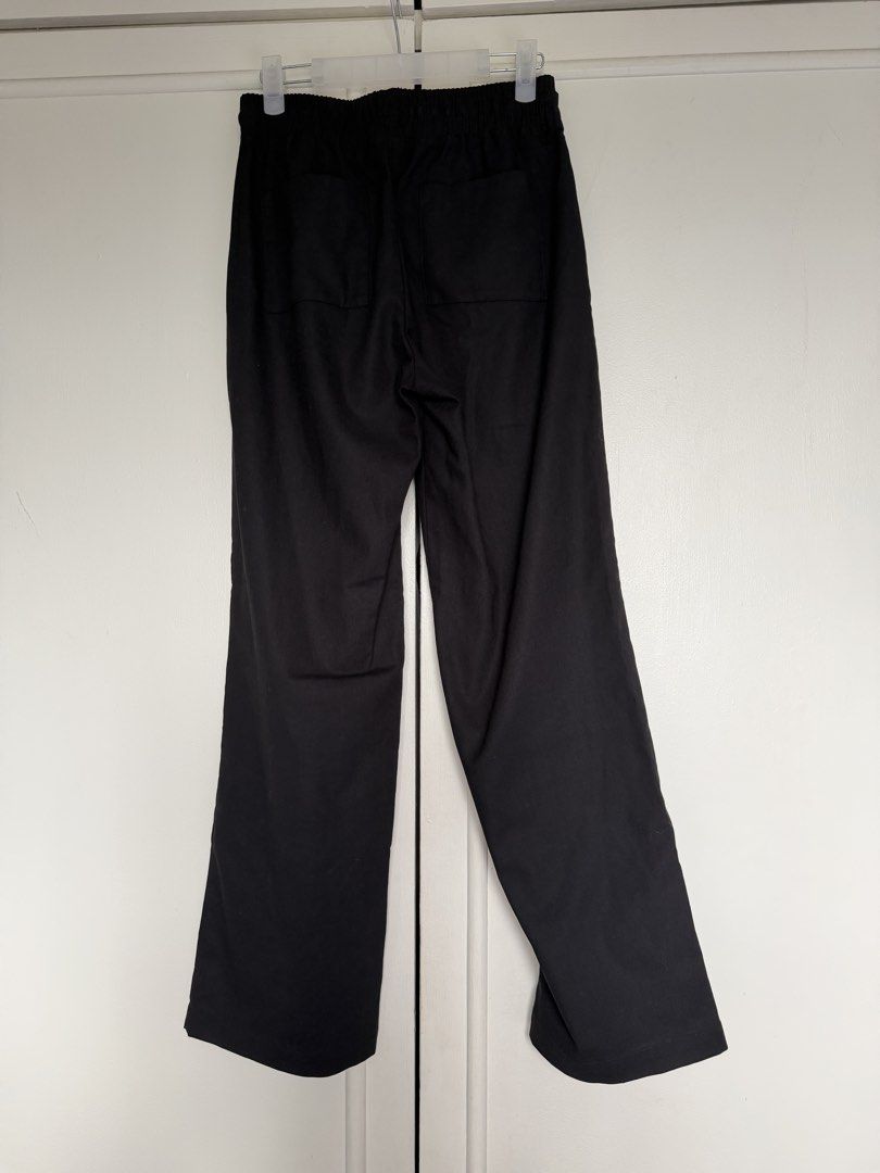 APARA Black Drawstring Pants (Category: Other Bottoms) located in Quezon City. Submitted by dailydeclutter (Listing ID 1460532619, Image 3). Description: Size xs Worn once and stored Not available on the website anymore. Retail price is 4800.
