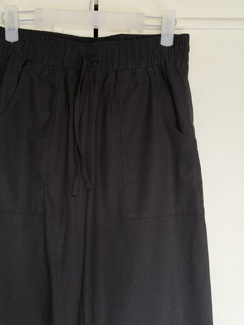 APARA Black Drawstring Pants (Category: Other Bottoms) located in Quezon City. Submitted by dailydeclutter (Listing ID 1460532619, Image 2). Description: Size xs Worn once and stored Not available on the website anymore. Retail price is 4800.
