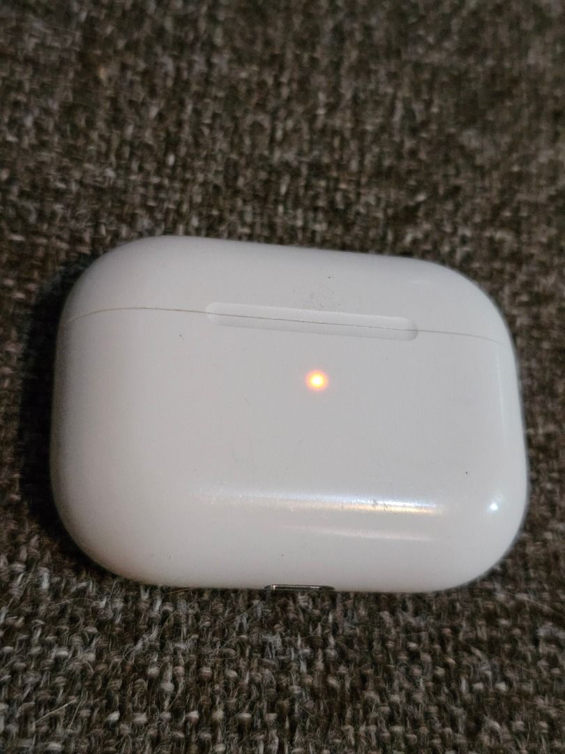 APPLE AIRPODS PRO 1 CHARGING CASE LIGHTNING MAGSAFE A2190 (Category: Earphones) located in Caloocan City. Submitted by yatsbatoyskie (Listing ID 1460707129, Image 1). Description: ORIGINAL AIRPODS PRO 1 CHARGING CASE LIGHTNING MAGSAFE MODEL NUMBER A2190 MEETUP OR VIA LALAMOVE CALOOCAN SM GRAND MONUMENTO .