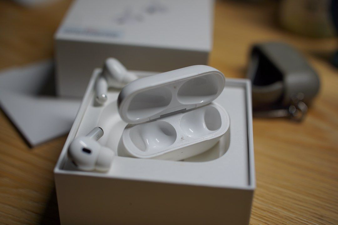 Apple AirPods Pro (2nd Generation) MQD83ZA/A (Category: Earphones) located in Bulacan. Submitted by ferdzzz19 (Listing ID 1460683954, Image 3). Description: - Apple AirPods Pro 2nd Gen Lightning - Complete set: Original box, charging case, and earbuds included - Experience superior sound quality - Enjoy effective noise cancellation RFS: upgraded to pro 3.
