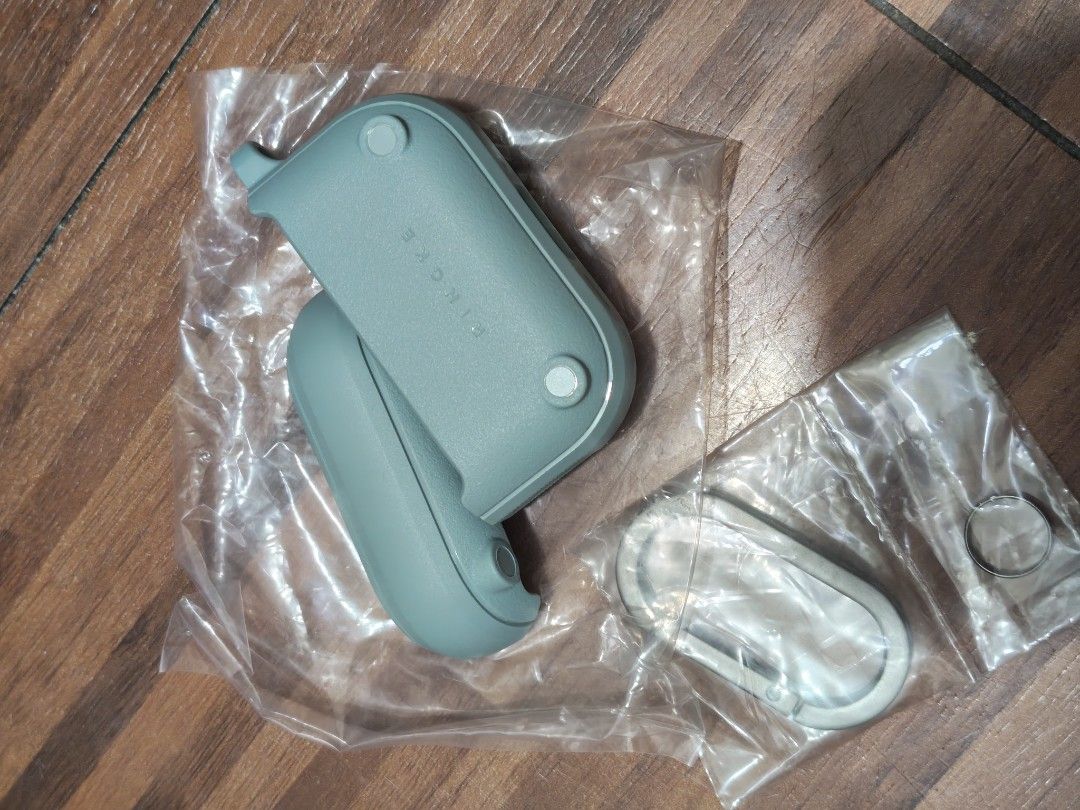 Apple airpods pro 3 case (Category: Cases & Sleeves) located in Quezon City. Submitted by xperialumia (Listing ID 1460613696, Image 3). Description: original airpods pro 3 case.