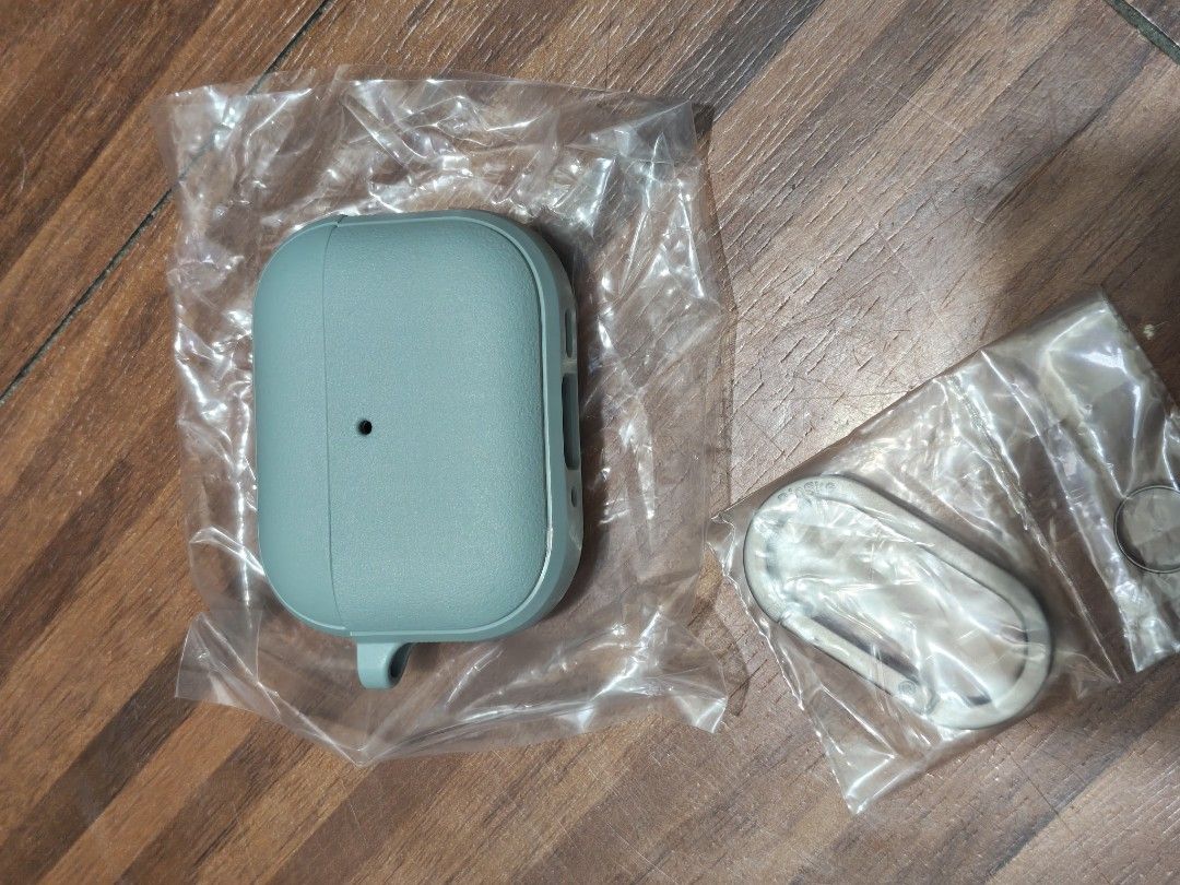 Apple airpods pro 3 case (Category: Cases & Sleeves) located in Quezon City. Submitted by xperialumia (Listing ID 1460613696, Image 2). Description: original airpods pro 3 case.