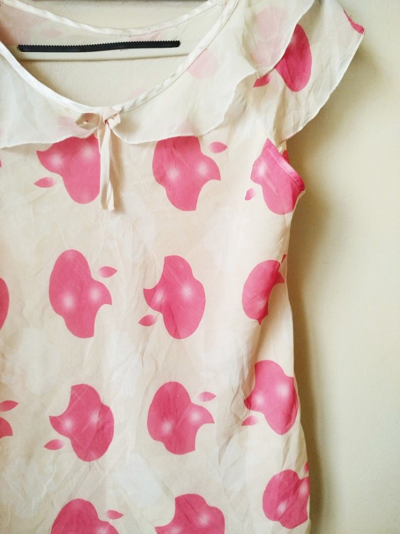 APPLE VINTAGE WHIMSICAL TOP (Category: Blouses) located in Manila. Submitted by theveryday.apparel (Listing ID 1460667182, Image 3). Description: 🥨 100PHP (never worn - comfy & pretty 😍) ۶ৎ medium - large size ۶ৎ kindly send your order form before ordering..