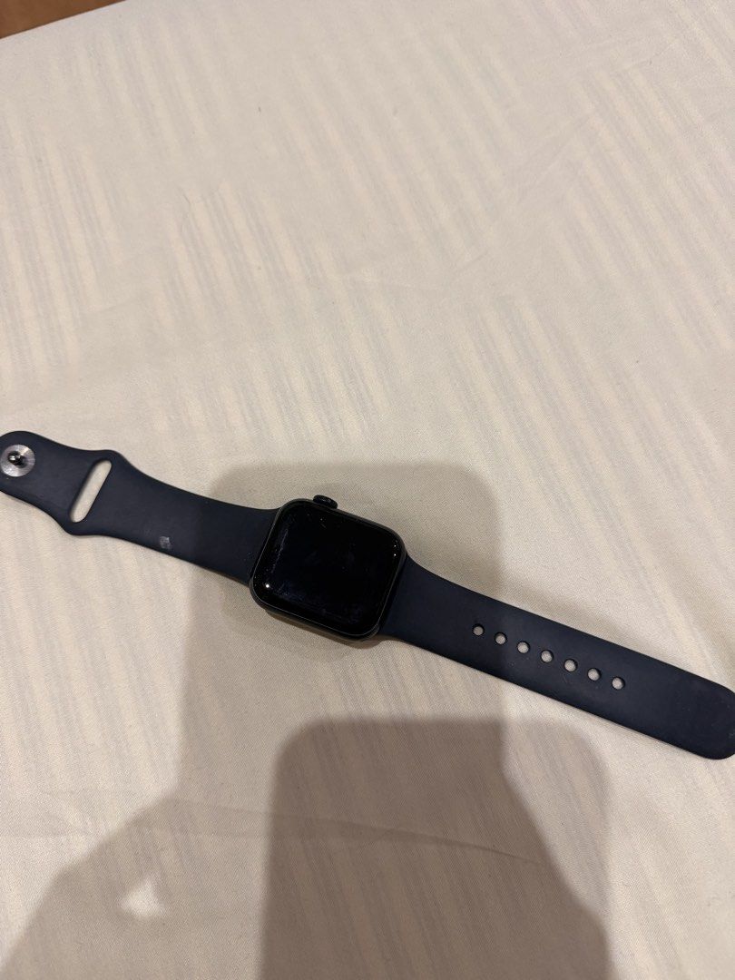 Apple Watch SE 2 (2024) (Category: Wearables & Smart Watches) located in Paranaque City. Submitted by pilaricantonio (Listing ID 1460646099, Image 1). Description: APPLE WATCH SE (2024) - Bought November 2023 (2024 model) - With charger, box, receipt - Barely used; not allowed in nursing school :’) negotiable for sure buyer! Can do meet ups around paranaque/dasma area .
