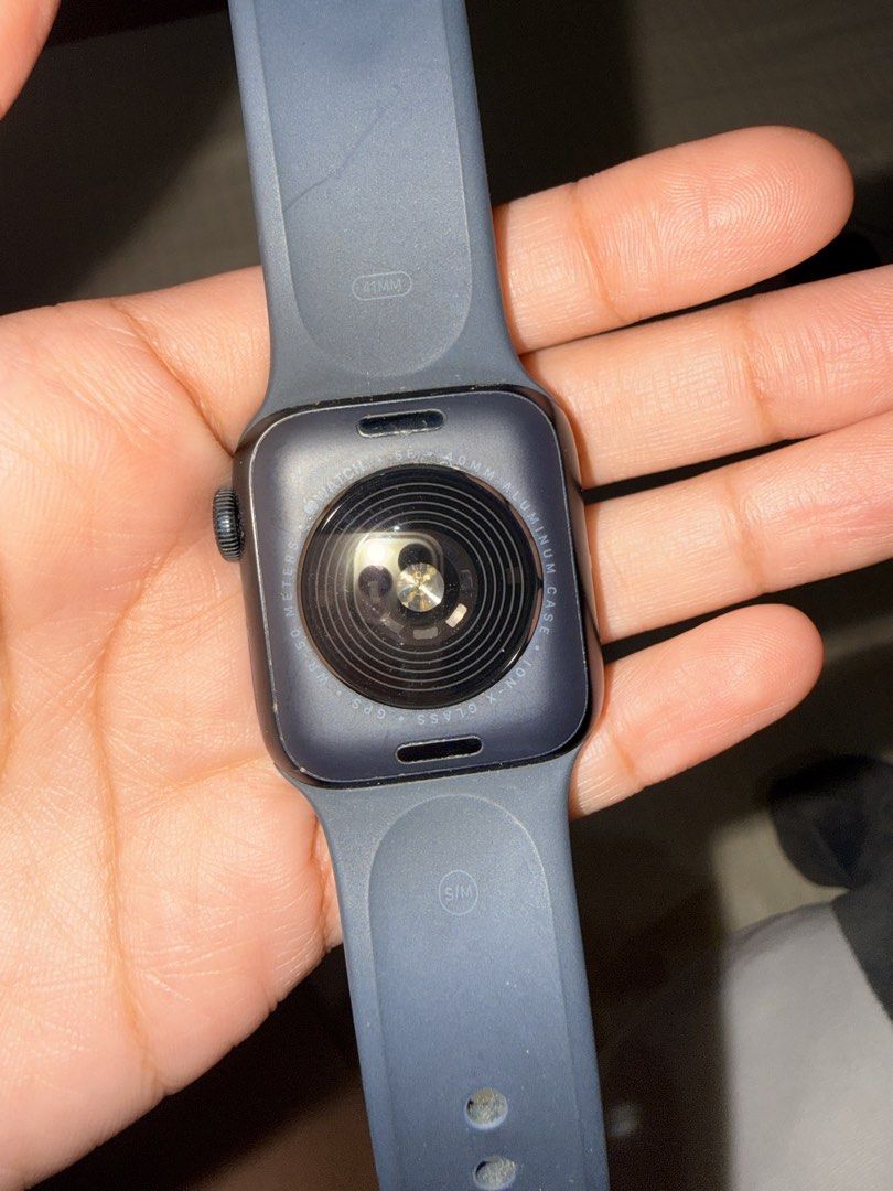Apple Watch SE 2 (2024) (Category: Wearables & Smart Watches) located in Paranaque City. Submitted by pilaricantonio (Listing ID 1460646099, Image 2). Description: APPLE WATCH SE (2024) - Bought November 2023 (2024 model) - With charger, box, receipt - Barely used; not allowed in nursing school :’) negotiable for sure buyer! Can do meet ups around paranaque/dasma area .
