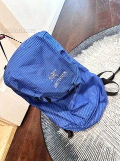 (Category: ) located in . Submitted by fashion.luxe.collection (Listing ID 1460678025, Image 1). Description: .