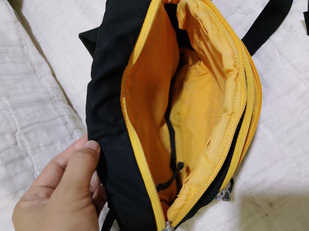 Arc'teryx belt bag (Category: Belt bags, Clutches and Pouches) located in Bago City. Submitted by champsthrift. (Listing ID 1460533270, Image 3). Description: Arc'teryx belt bag 9.5 width 7.5 length see photos for details my konting issue,pls see photos.