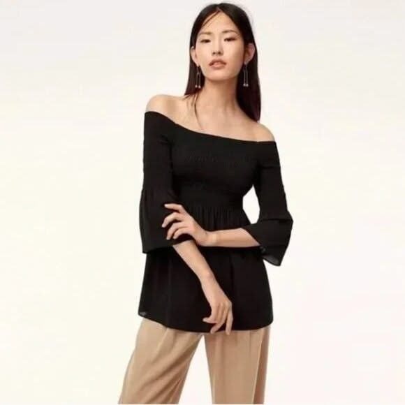 ARITZIA BABATON GRANTLAND OFF SHOULDER TOP (Category: Blouses) located in San Pedro. Submitted by cyanide.slug.cat (Listing ID 1460603401, Image 3). Description: s-m 28-36" bust 22" length.