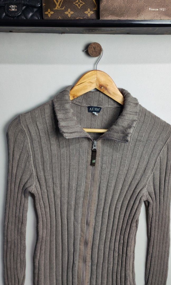Armani Fullzip Knitwear Jacket (Category: Coats, Jackets and Outerwear) located in Baguio. Submitted by luxuryph2600_eric (Listing ID 1460514523, Image 2). Description: Armani Knotwear 📌 Details⬇️⬇️⬇️ 📍Excellent Condition 📍Dimes 19*25 📍Color Rate 10/10 📍Size Medium 💰 PRICE 850 FREE SHIPING 📌Loc. Baguio City Shipping Via J&T Reminder : Items are Thrifted and carefully Selected from Thrift Stores/Box/Bales Photos are Provided for Self Authen