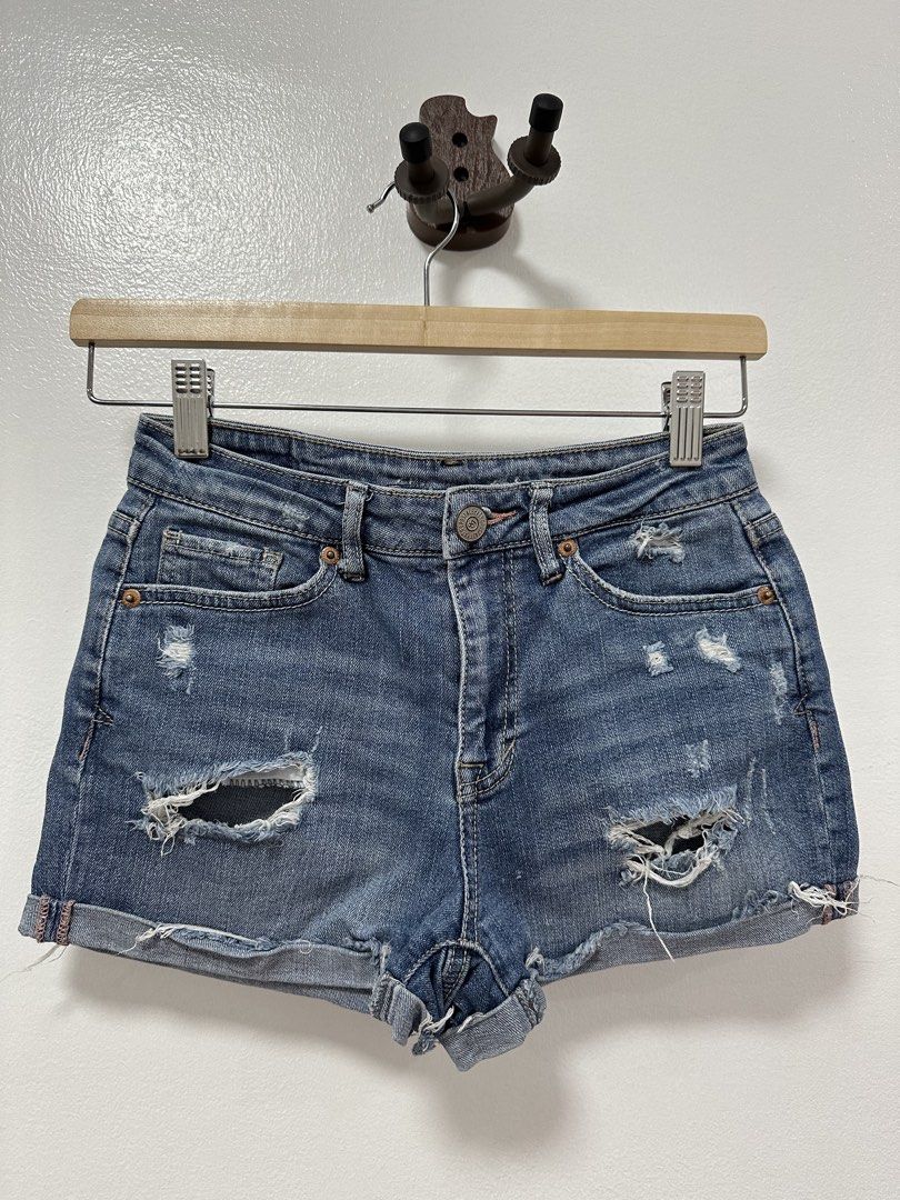 Aēropostale Ripped Denim Shorts (Category: Shorts) located in Paranaque City. Submitted by kokoclosets (Listing ID 1460686931, Image 1). Description: Size: US 00 RFS: too small for me now:(.
