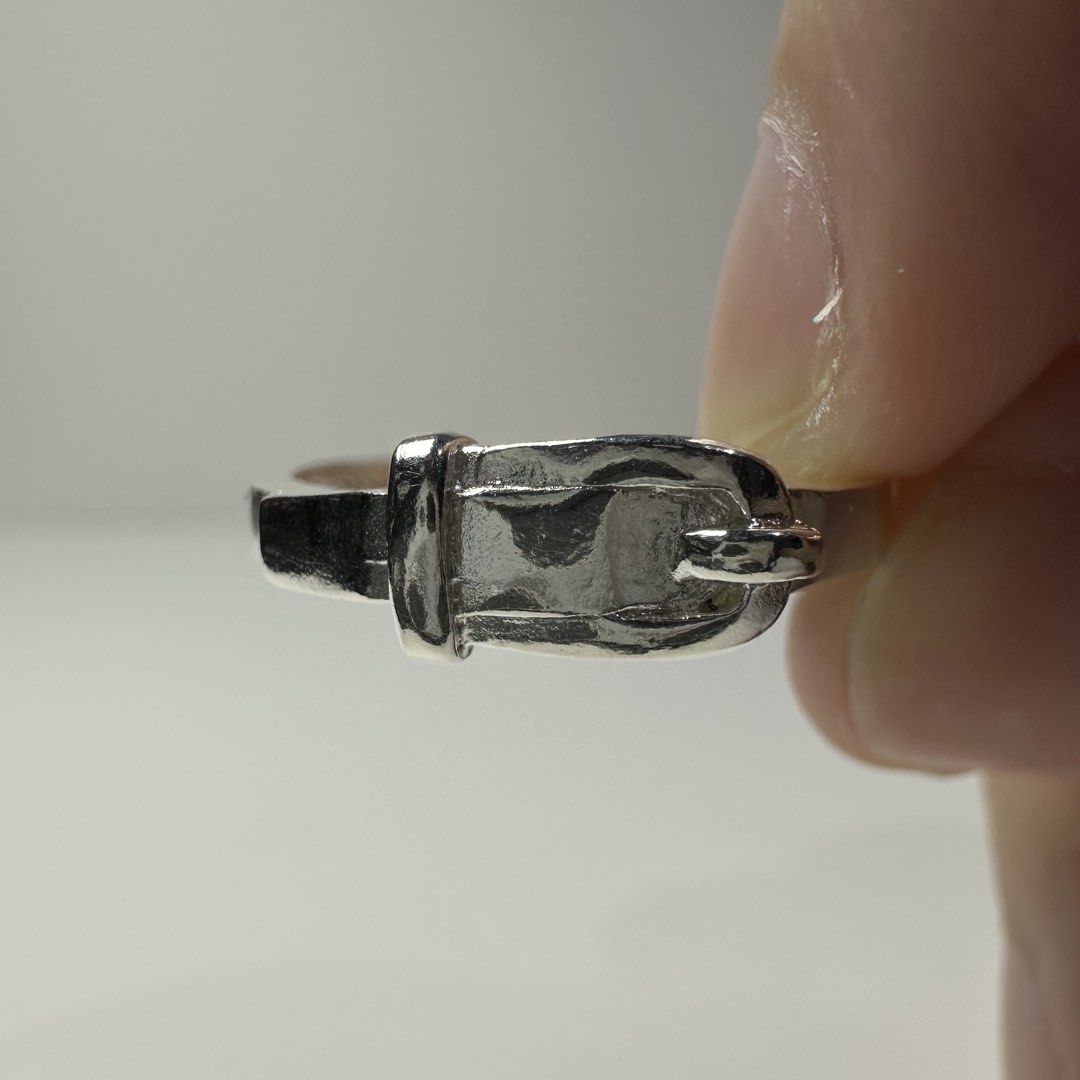 authentic 925 belt ring 1.5g (Category: Rings) located in Pakil. Submitted by primrosehearts (Listing ID 1460517007, Image 2). Description: authentic 925 italy silver with stamping hypoallergenic size: 5 grams: 1.5g.