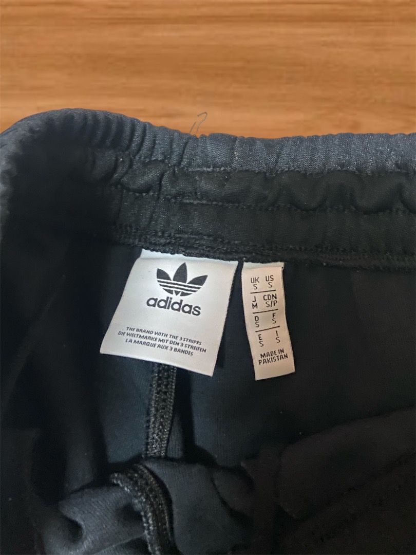 Authentic Adidas jogger jogging track pants (Category: Undergarments & Loungewear) located in Angeles City. Submitted by .portia___01 (Listing ID 1460564178, Image 2). Description: authentic used twice 26-27.