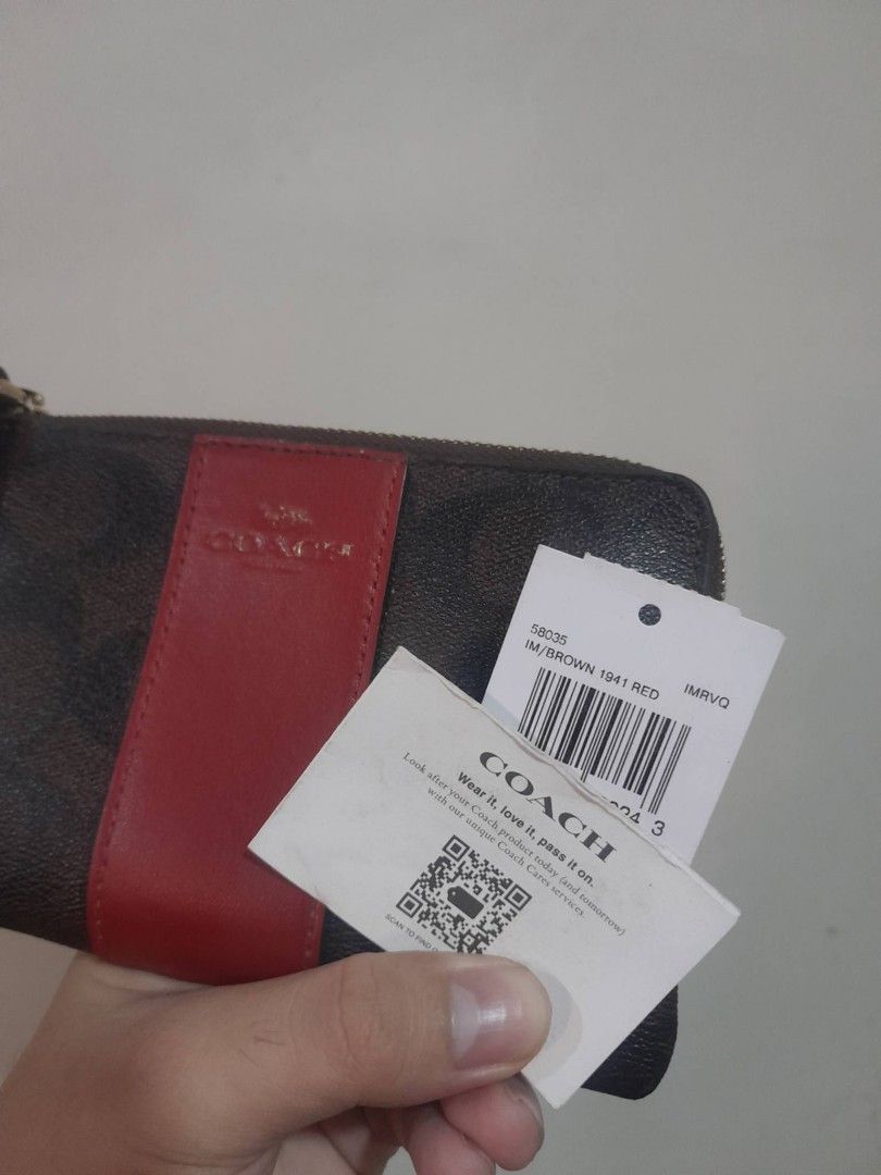 Authentic Coach Corner Zip Wristlet (Category: Wallets & Card holders) located in Manila. Submitted by matchalattelxver (Listing ID 1460568414, Image 2). Description: with price tag and care card. only issue is fade logo. still good condition, smooth zipper, no scratches. slightly negotiable! Manila📍.