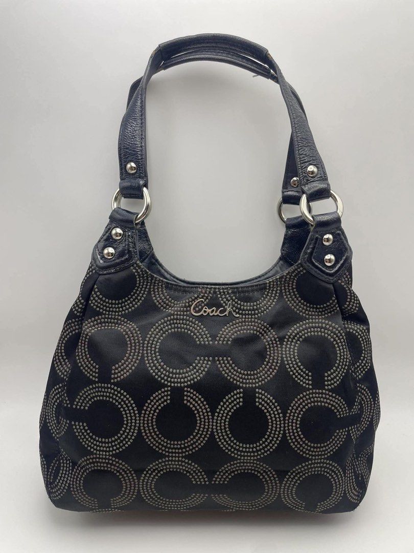 Authentic Coach hobo small (Category: Tote Bags) located in Cagayan de Oro. Submitted by borse_de_amore (Listing ID 1460533495, Image 1). Description: Authentic Coach hobo small Rank AB tolerable signs of use only no Major issues. 🏷️2,800 shipped.