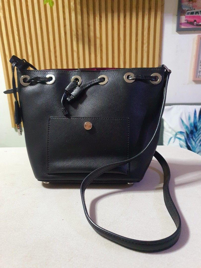 Authentic Michael Kors MK Greenwhich Medium Leather Bucket (Category: Cross-body Bags) located in Malolos. Submitted by maryanndeclutter (Listing ID 1460664576, Image 2). Description: Guranteed Authentic no flaws just sign of usage.