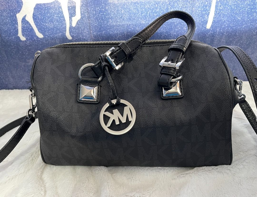 Authentic Michael Kors USA Grayson satchel (Category: Luxury Bags & Wallets) located in Las Pinas. Submitted by elnictomasco (Listing ID 1460543014, Image 1). Description: Authentic Michael Kors USA Grayson satchel Pick up or Shipping: LBC | J&T | Lalamove 📍Las Pinas City, Metro Manila .