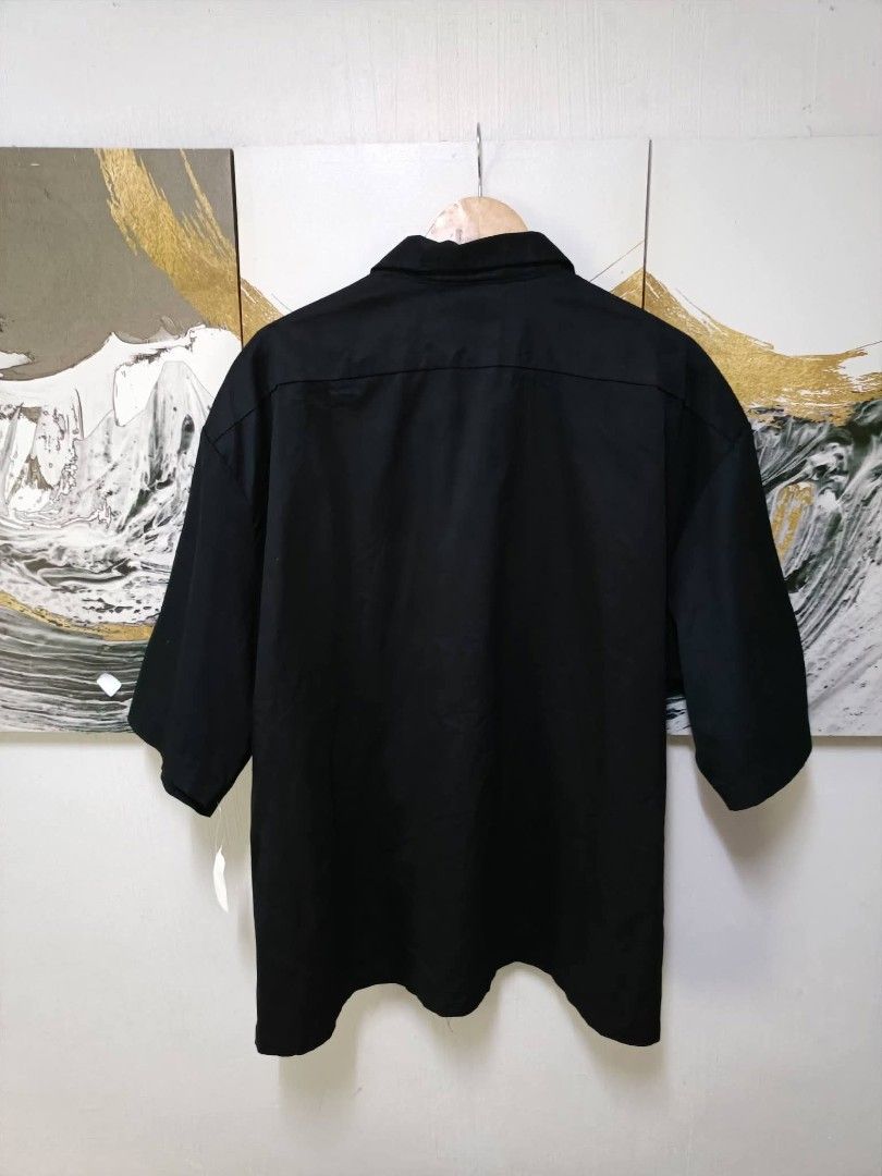 AUTHENTIC Vintage O0s Black Dickies Work (Category: Activewear) located in Magalang. Submitted by itskate_cc (Listing ID 1460652893, Image 3). Description: Actual size using inches Armpit to Armpit/ width 29.5 Lenght/29.5 fittings is Box 3XL Excellent Condition, Issue:0 Message if you have any other question about sizing. We do shipping nation wide I'm also open for video call so that you can see the item you 're interested to buy. Courier, DHL, 