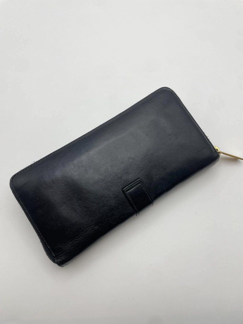 Authentic YSL Y-line continental wallet (Category: Wallets & Card holders) located in Cagayan de Oro. Submitted by borse_de_amore (Listing ID 1460535027, Image 3). Description: Authentic YSL Y-line continental wallet No major issues tolerable signs of use only. Fits alot Comes with dustbag 🏷️6,890 Shipped.