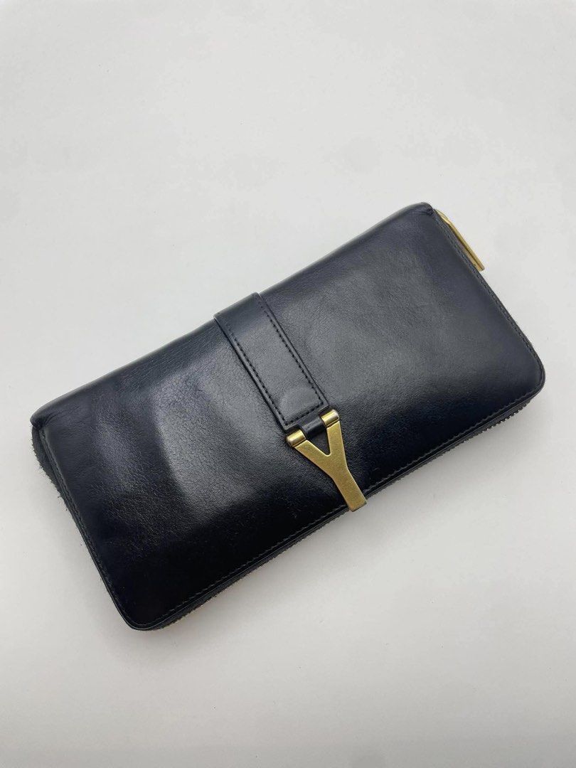 Authentic YSL Y-line continental wallet (Category: Wallets & Card holders) located in Cagayan de Oro. Submitted by borse_de_amore (Listing ID 1460535027, Image 2). Description: Authentic YSL Y-line continental wallet No major issues tolerable signs of use only. Fits alot Comes with dustbag 🏷️6,890 Shipped.