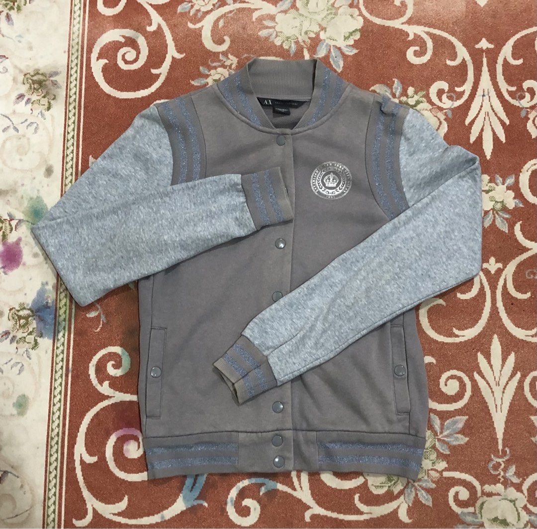 AX Armani Exchange Jacket S (Category: Coats, Jackets and Outerwear) located in Quezon City. Submitted by high1sthrift (Listing ID 1460634917, Image 3). Description: FOR SALE: A|X ARMANI EXCHANGE VARSITY S ₱750 MEASUREMENTS: W16 L22 - Fitted Color: Gray | 9/10 Condition Authentic | Made in Vietnam Big logo sa likod 🔥 QC loc. Ship nationwide PM to mine 💬.