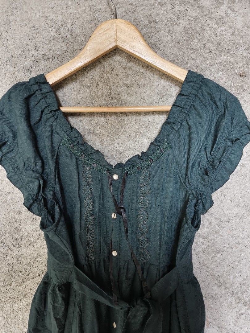 Axes femme (Category: Dresses) located in Manila. Submitted by gelove.thrift (Listing ID 1460509556, Image 3). Description: .